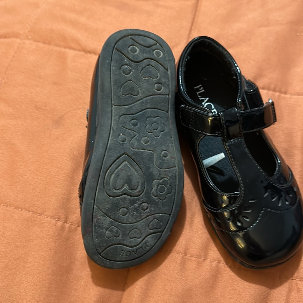 Girls dress shoe Mary Jane Children’s Place Black Patent Glossy Shine size 9 - Picture 2 of 2